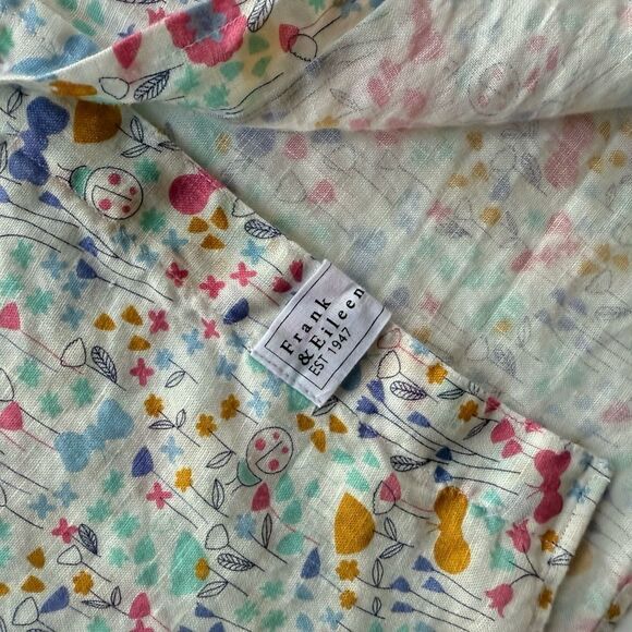 Frank & Eileen “Eileen” Italian Linen Floral Button Down Shirt *EUC* size M - Picture 11 of 15